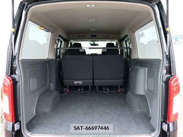 Nissan NV350 Caravan 2021-04 8881368-9