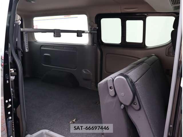 Nissan NV350 Caravan 2021-04 8881368-11