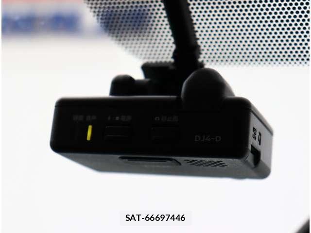 Nissan NV350 Caravan 2021-04 8881368-21