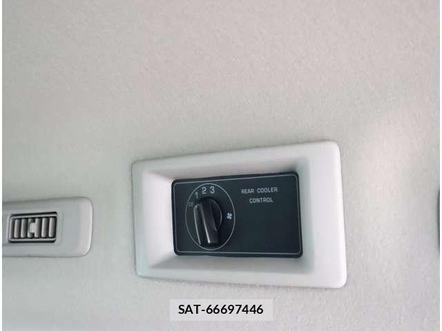 Nissan NV350 Caravan 2021-04 8881368-24