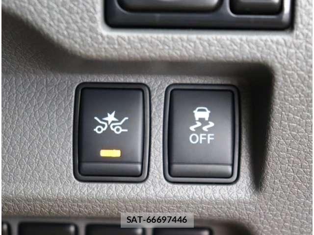 Nissan NV350 Caravan 2021-04 8881368-25