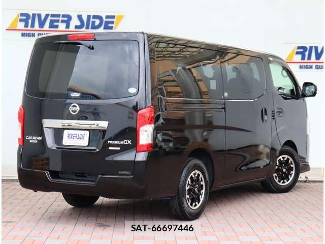 Nissan NV350 Caravan 2021-04 8881368-2
