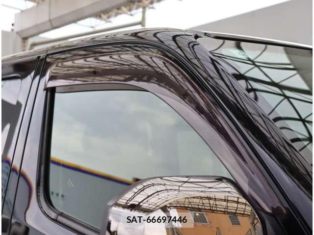 Nissan NV350 Caravan 2021-04 8881368-26