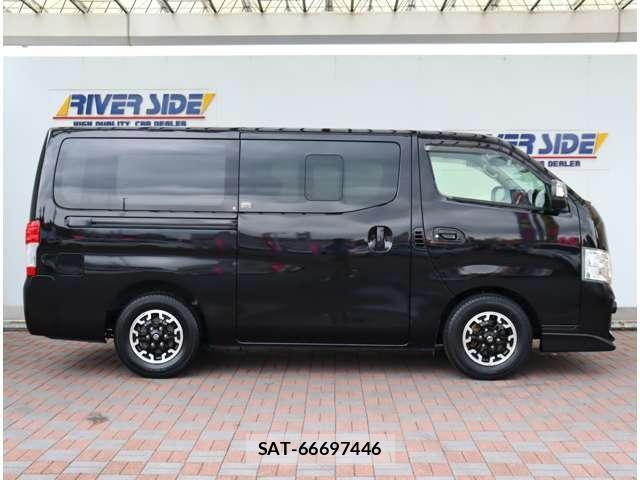 Nissan NV350 Caravan 2021-04 8881368-3