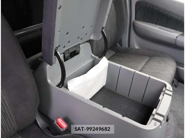 Nissan NV350 Caravan 2017-08 8881370-14