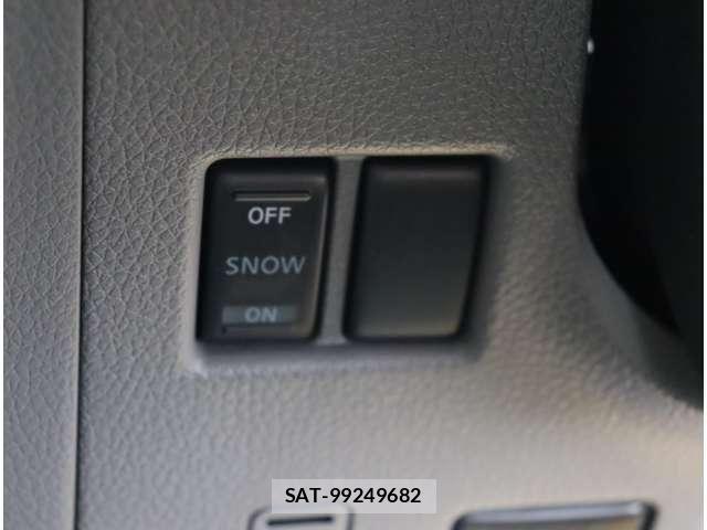Nissan NV350 Caravan 2017-08 8881370-21