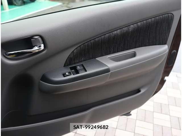 Nissan NV350 Caravan 2017-08 8881370-22