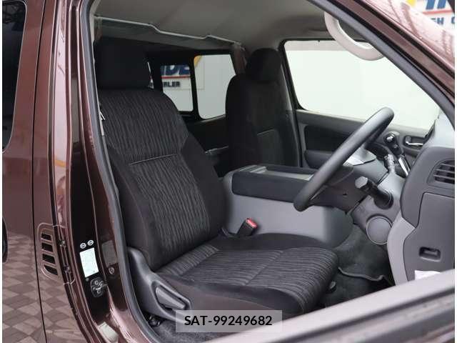 Nissan NV350 Caravan 2017-08 8881370-23