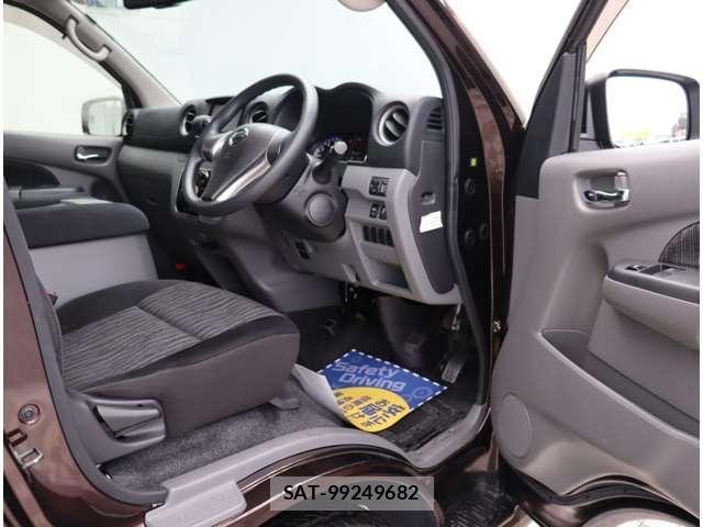 Nissan NV350 Caravan 2017-08 8881370-24