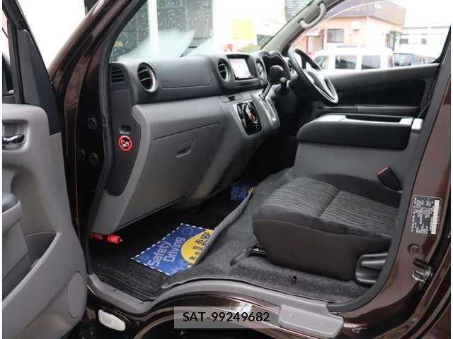 Nissan NV350 Caravan 2017-08 8881370-26