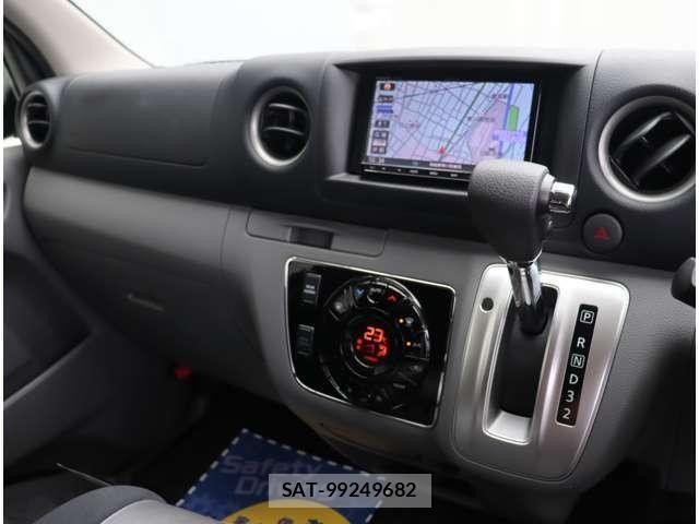 Nissan NV350 Caravan 2017-08 8881370-4
