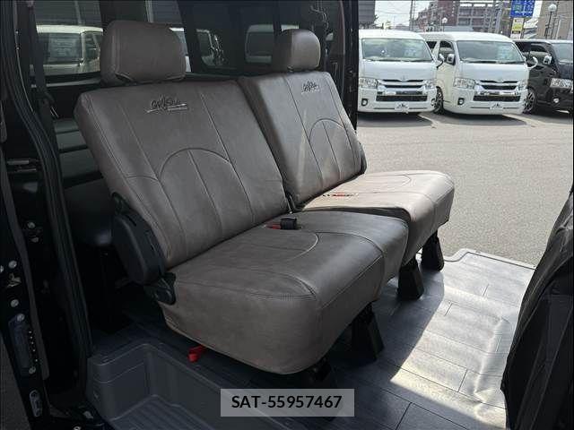 Nissan NV350 Caravan 2017-08 8881369-9