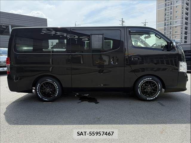 Nissan NV350 Caravan 2017-08 8881369-12