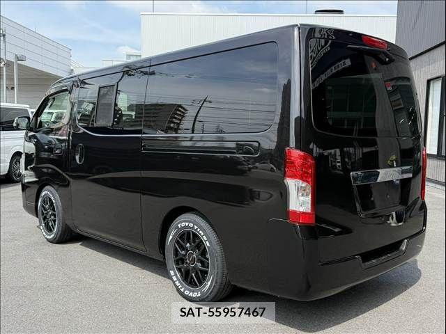 Nissan NV350 Caravan 2017-08 8881369-15