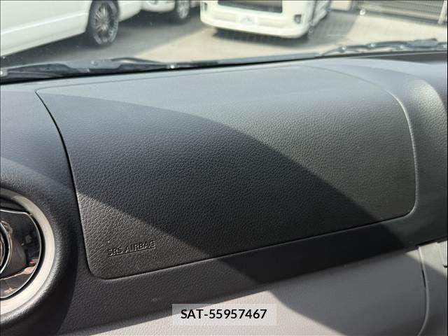 Nissan NV350 Caravan 2017-08 8881369-17