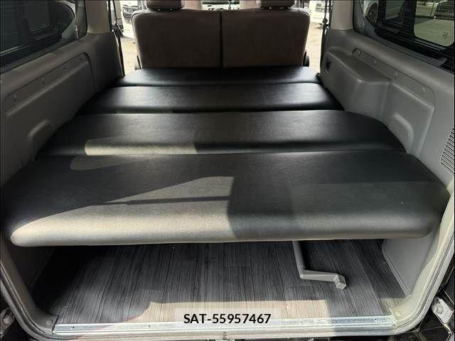 Nissan NV350 Caravan 2017-08 8881369-19