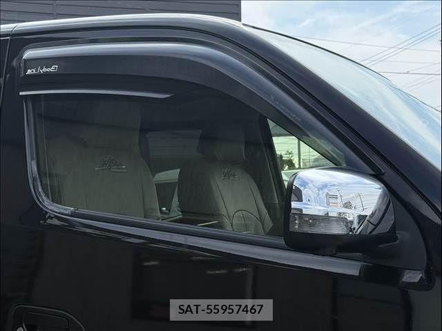Nissan NV350 Caravan 2017-08 8881369-29