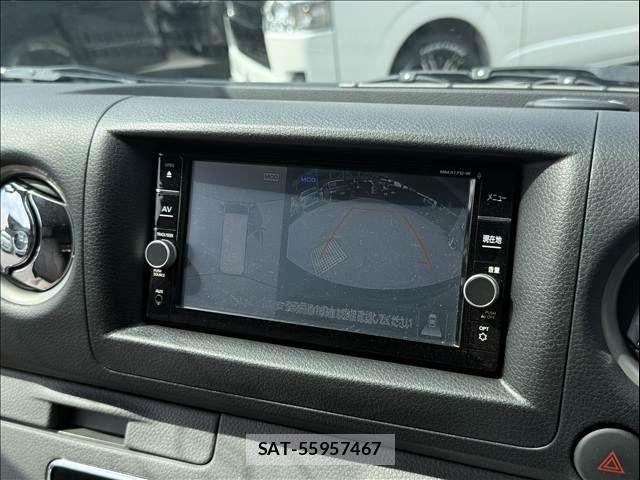 Nissan NV350 Caravan 2017-08 8881369-7