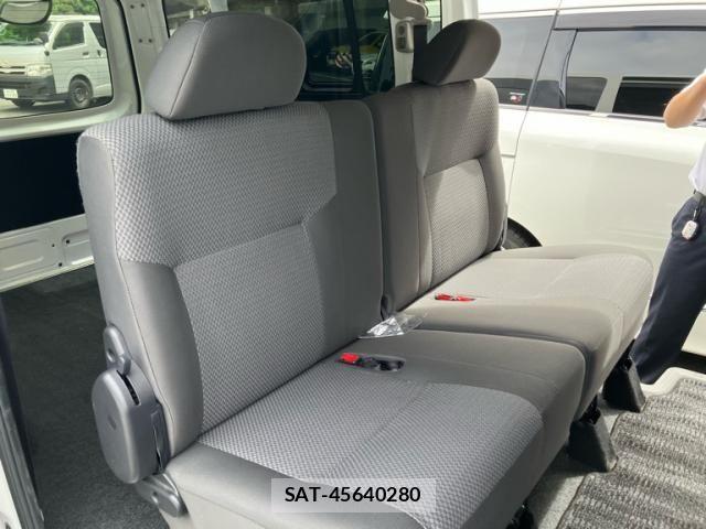 Nissan NV350 Caravan 2021-11 8881374-10