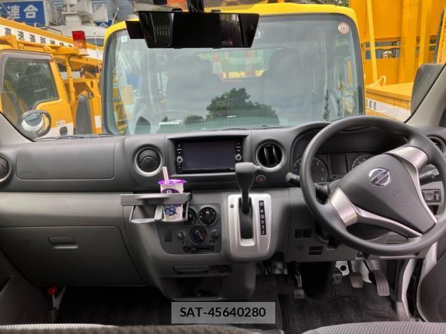 Nissan NV350 Caravan 2021-11 8881374-11