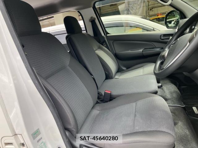 Nissan NV350 Caravan 2021-11 8881374-14