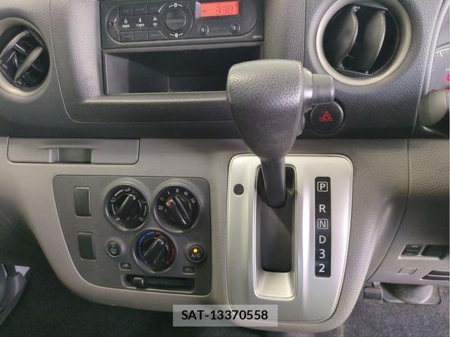 Nissan NV350 Caravan 2021-02 8881375-11