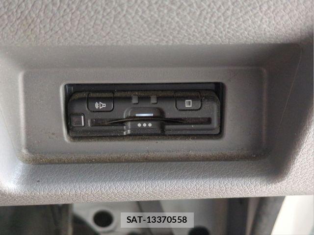 Nissan NV350 Caravan 2021-02 8881375-14