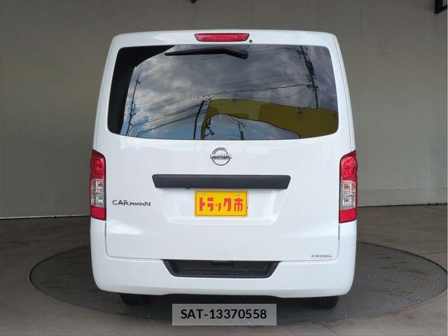 Nissan NV350 Caravan 2021-02 8881375-18