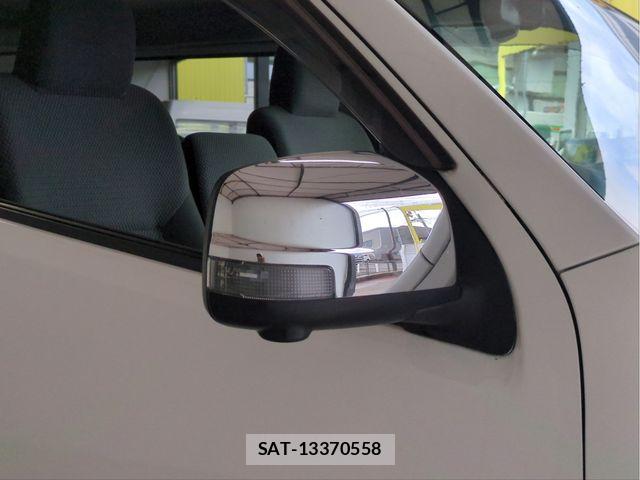 Nissan NV350 Caravan 2021-02 8881375-22