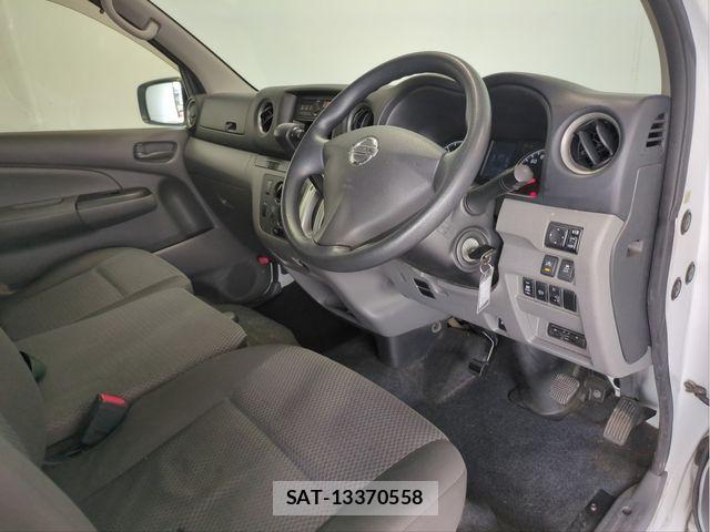 Nissan NV350 Caravan 2021-02 8881375-25