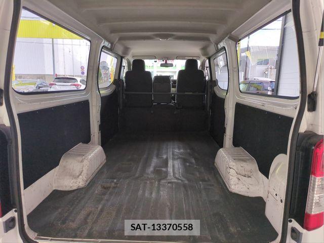 Nissan NV350 Caravan 2021-02 8881375-6