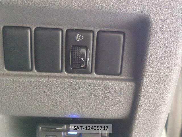Nissan NV350 Caravan 2014-07 8881376-13