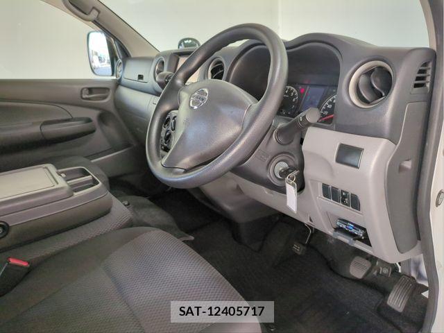 Nissan NV350 Caravan 2014-07 8881376-25