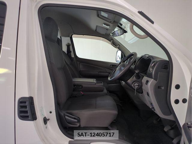 Nissan NV350 Caravan 2014-07 8881376-26