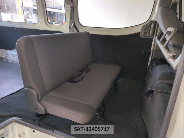 Nissan NV350 Caravan 2014-07 8881376-27
