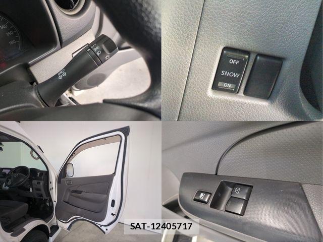 Nissan NV350 Caravan 2014-07 8881376-28