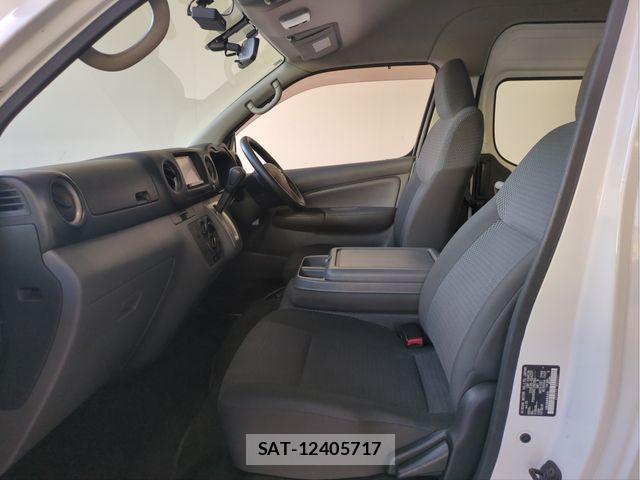 Nissan NV350 Caravan 2014-07 8881376-3