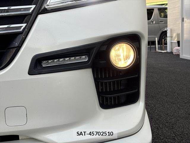 Nissan NV350 Caravan 2019-07 8884116-11