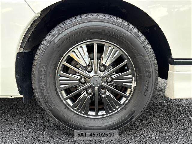 Nissan NV350 Caravan 2019-07 8884116-12