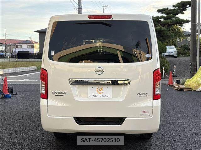 Nissan NV350 Caravan 2019-07 8884116-17