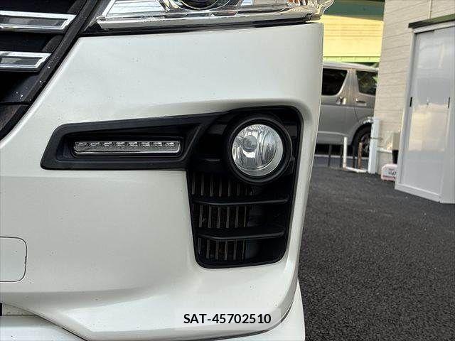 Nissan NV350 Caravan 2019-07 8884116-21