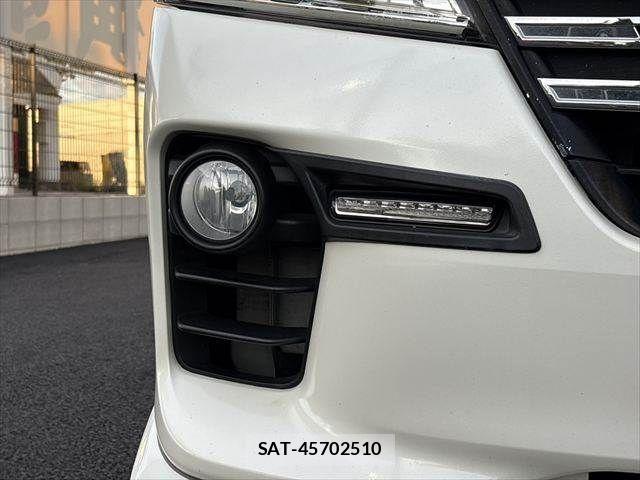 Nissan NV350 Caravan 2019-07 8884116-23