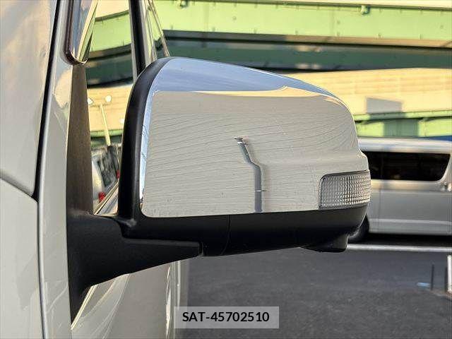 Nissan NV350 Caravan 2019-07 8884116-24