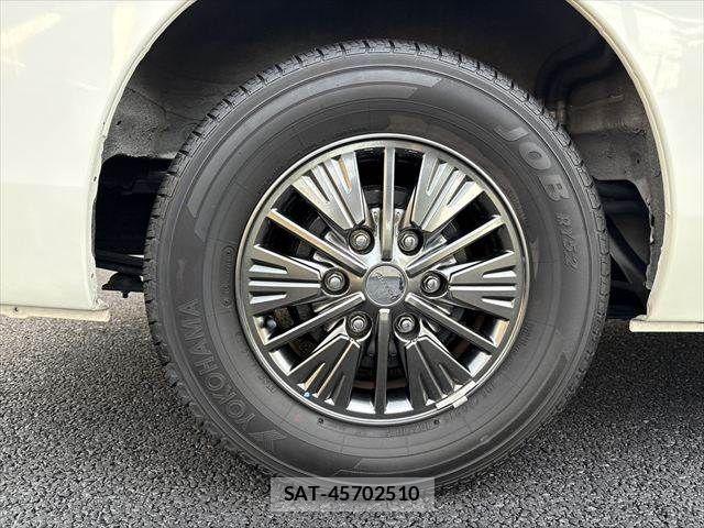 Nissan NV350 Caravan 2019-07 8884116-25