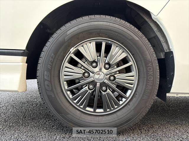 Nissan NV350 Caravan 2019-07 8884116-27