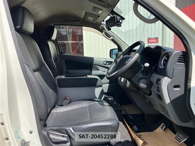 Nissan NV350 Caravan 2021-02 8884115-10