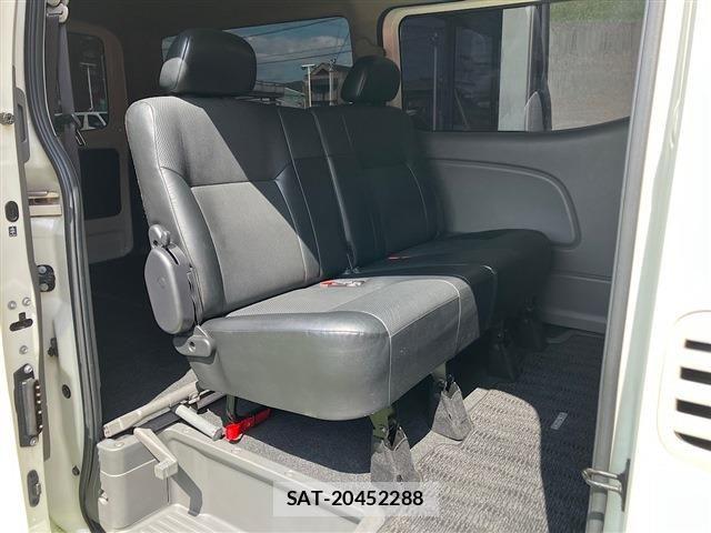 Nissan NV350 Caravan 2021-02 8884115-11