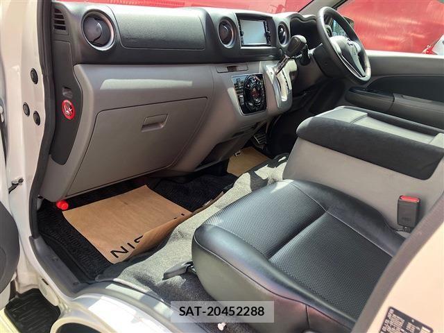 Nissan NV350 Caravan 2021-02 8884115-12