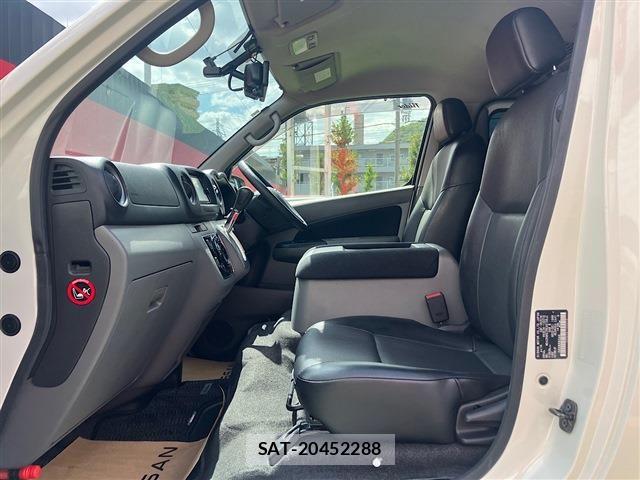 Nissan NV350 Caravan 2021-02 8884115-13
