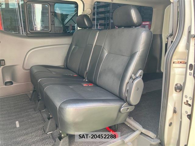 Nissan NV350 Caravan 2021-02 8884115-14